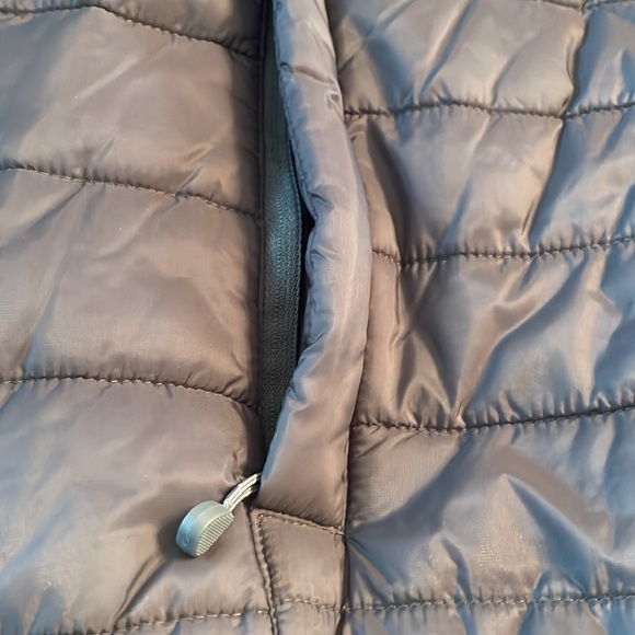 COPY - Like New! Vineyard Vines Lightweight Quilted Jacket- Gray- Size Medium - Picture 5 of 8